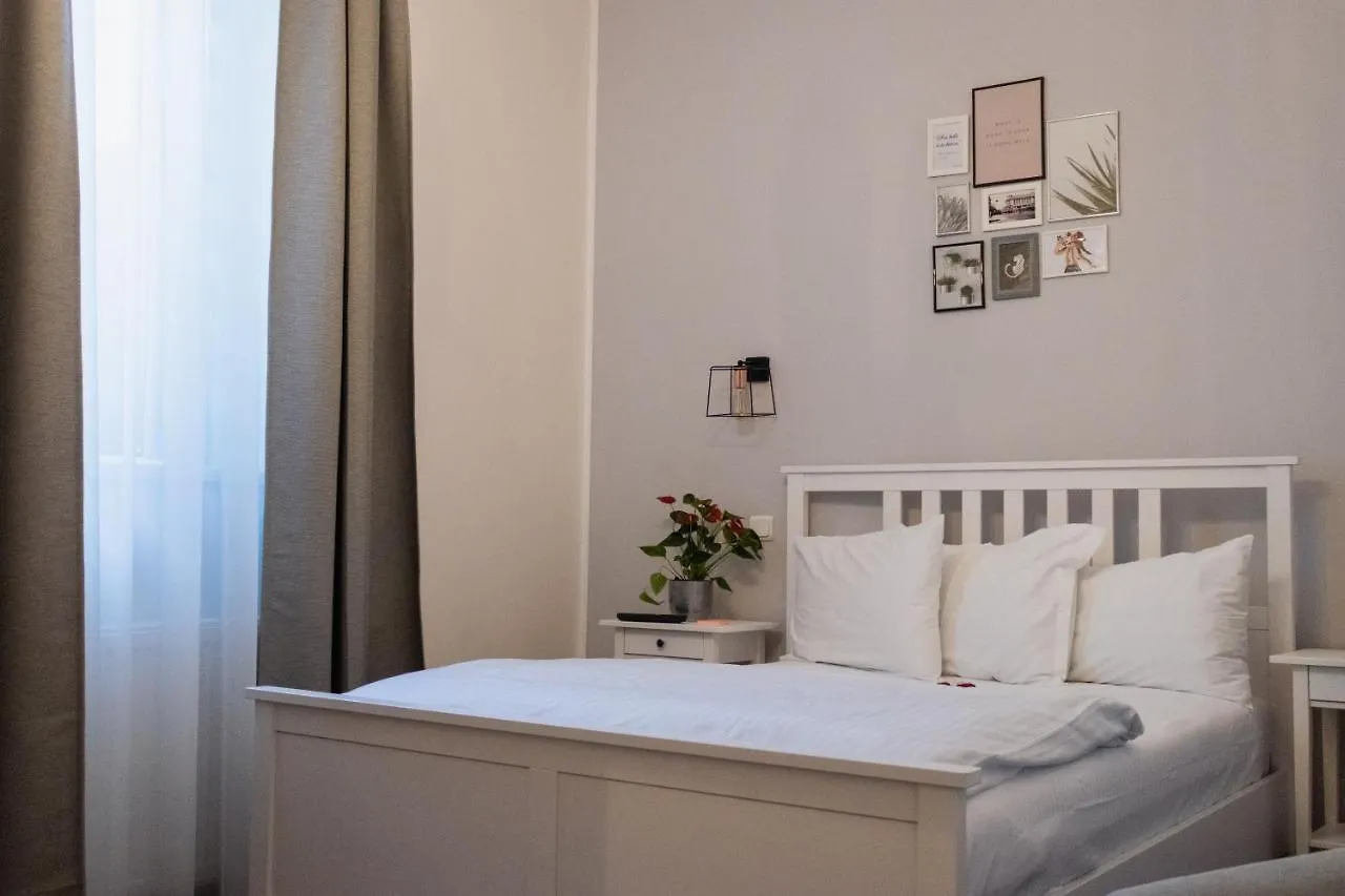 Maison 33 Bucureşti 0*,  România